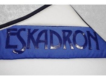 Tapis bicolore rayé Eskadron